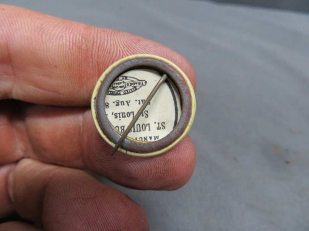 LOT OF 4 ORIGINAL WWII AMERICAN WAR BOND BUTTONS PINS-img-6