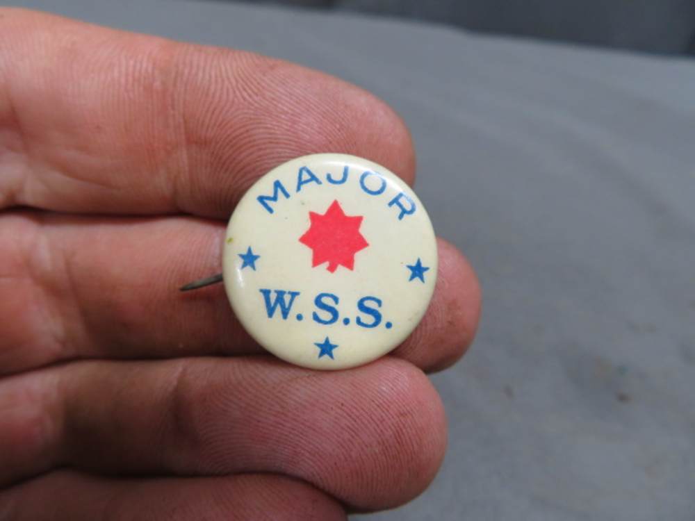LOT OF 4 ORIGINAL WWII AMERICAN WAR BOND BUTTONS PINS-img-3