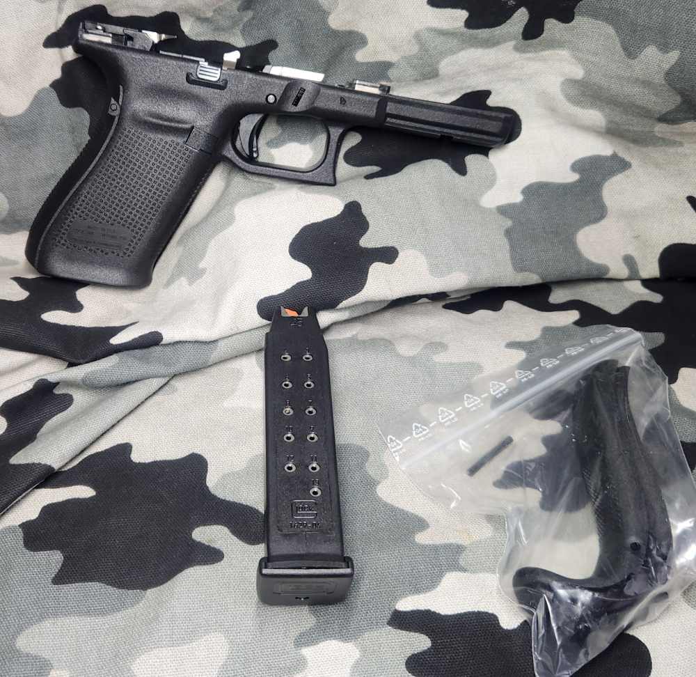 Glock 21 Gen 5 Complete Frame 45ACP Used 63GA 1-13Rdn mag Great Condition-img-1