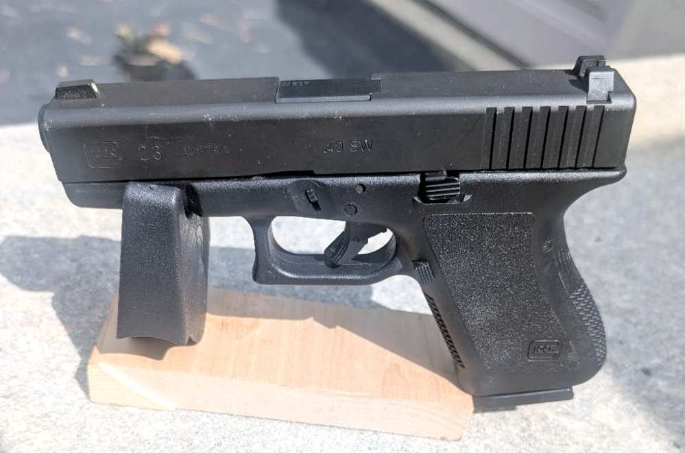 Glock 23 40 S&W first addition in the original Tupperware box-img-2