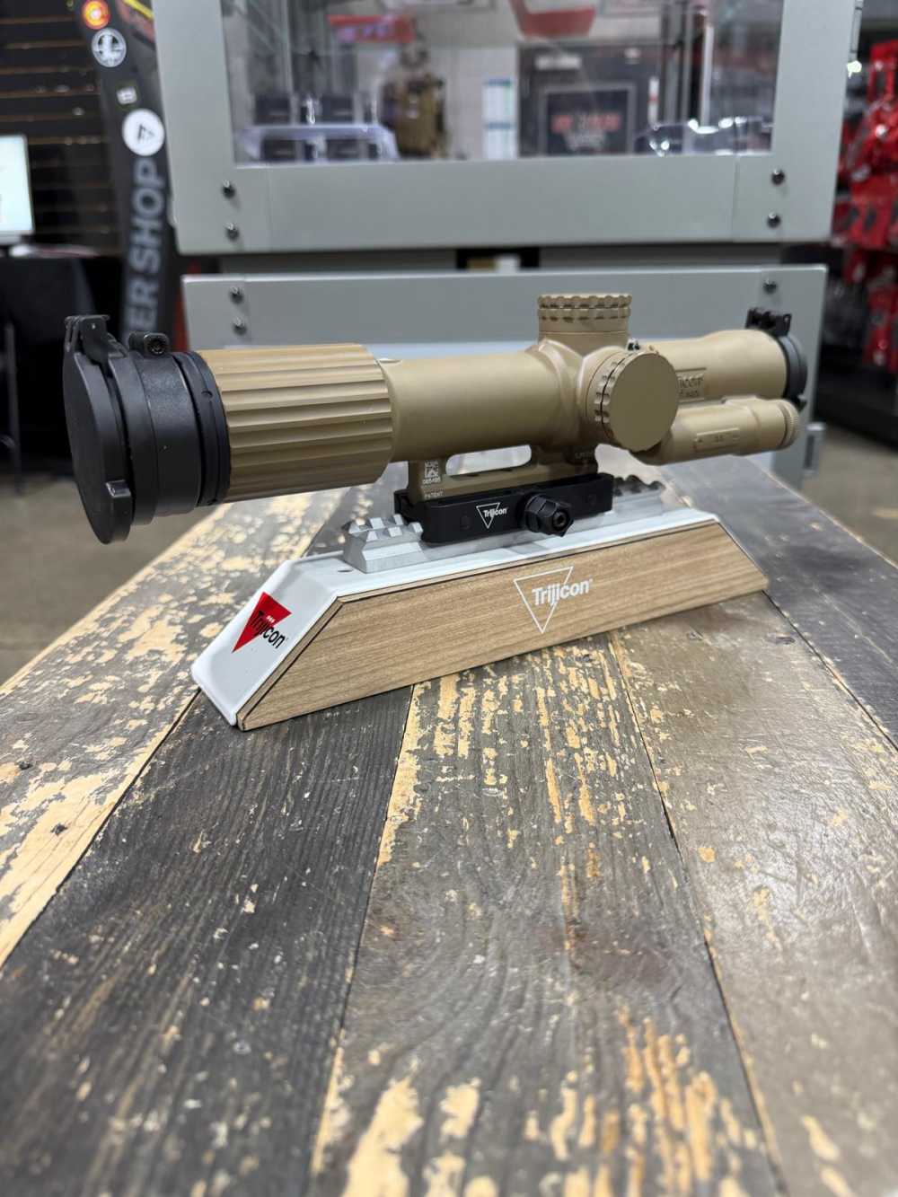 Trijicon VCOG 1-8X FDE MIL -img-0