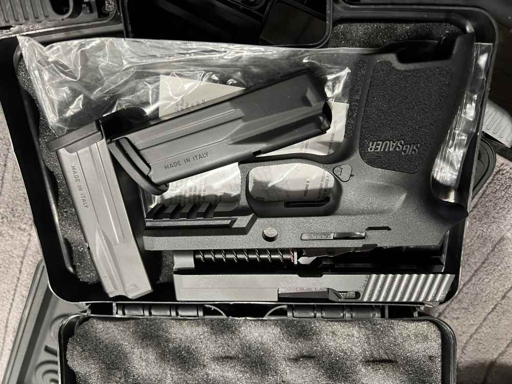 Sig 250 .40   With .45 conversion kit-img-4
