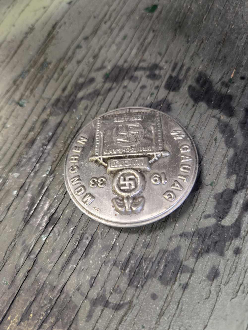 WW2 German SS 1933 Gautag Munchen badge, extra fine condition-img-4