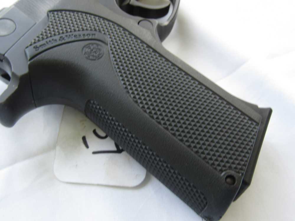1994 Smith & Wesson 915 9mm $.01 Start No Reserve-img-12