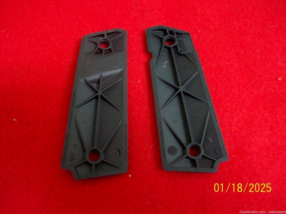 NEW Custom 1911 Stippled grips W FINGER GROVE-img-1