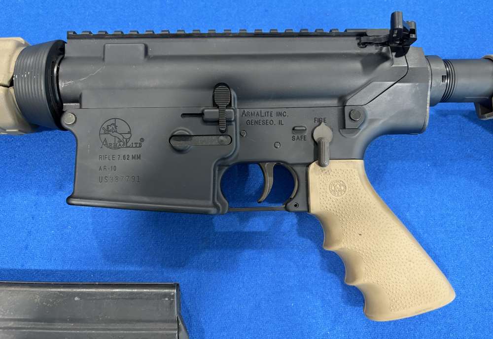 Armalite AR-10 | .308 / 7.62x51 | with 15 MAGS and Sig Romeo II Red Dot -img-8