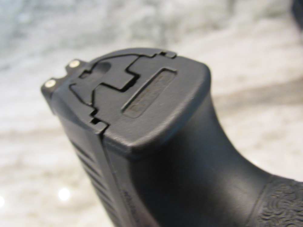 Walther Arms PPQ M2 9MM 4"Brl Night Sights w/3 Mags in Box No Reserve-img-13