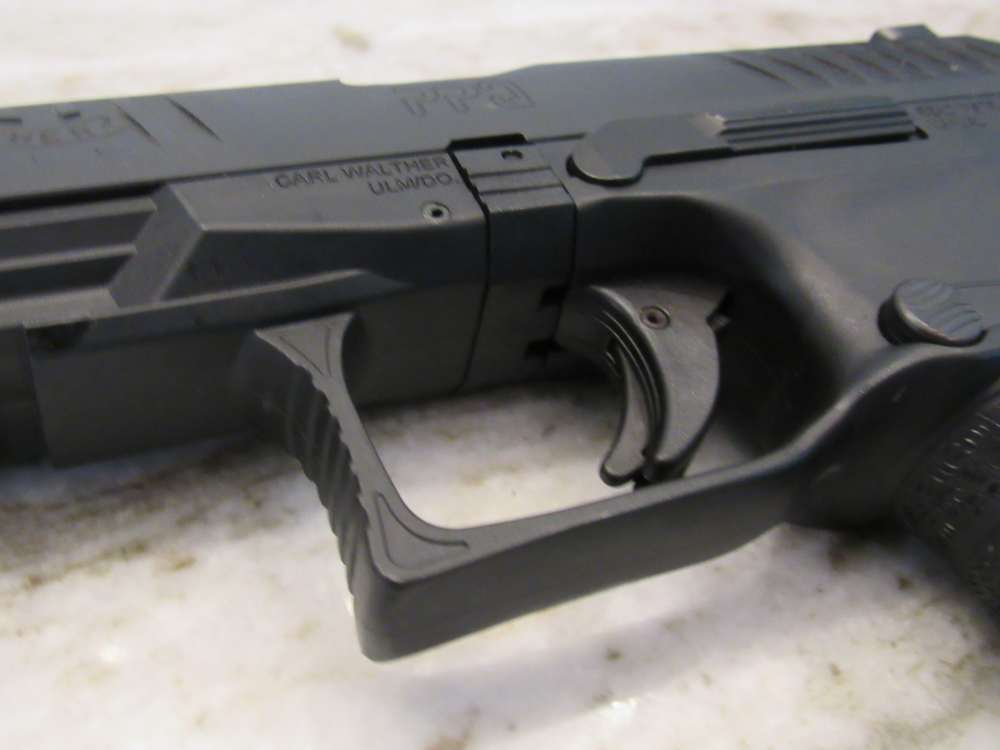 Walther Arms PPQ M2 9MM 4"Brl Night Sights w/3 Mags in Box No Reserve-img-9
