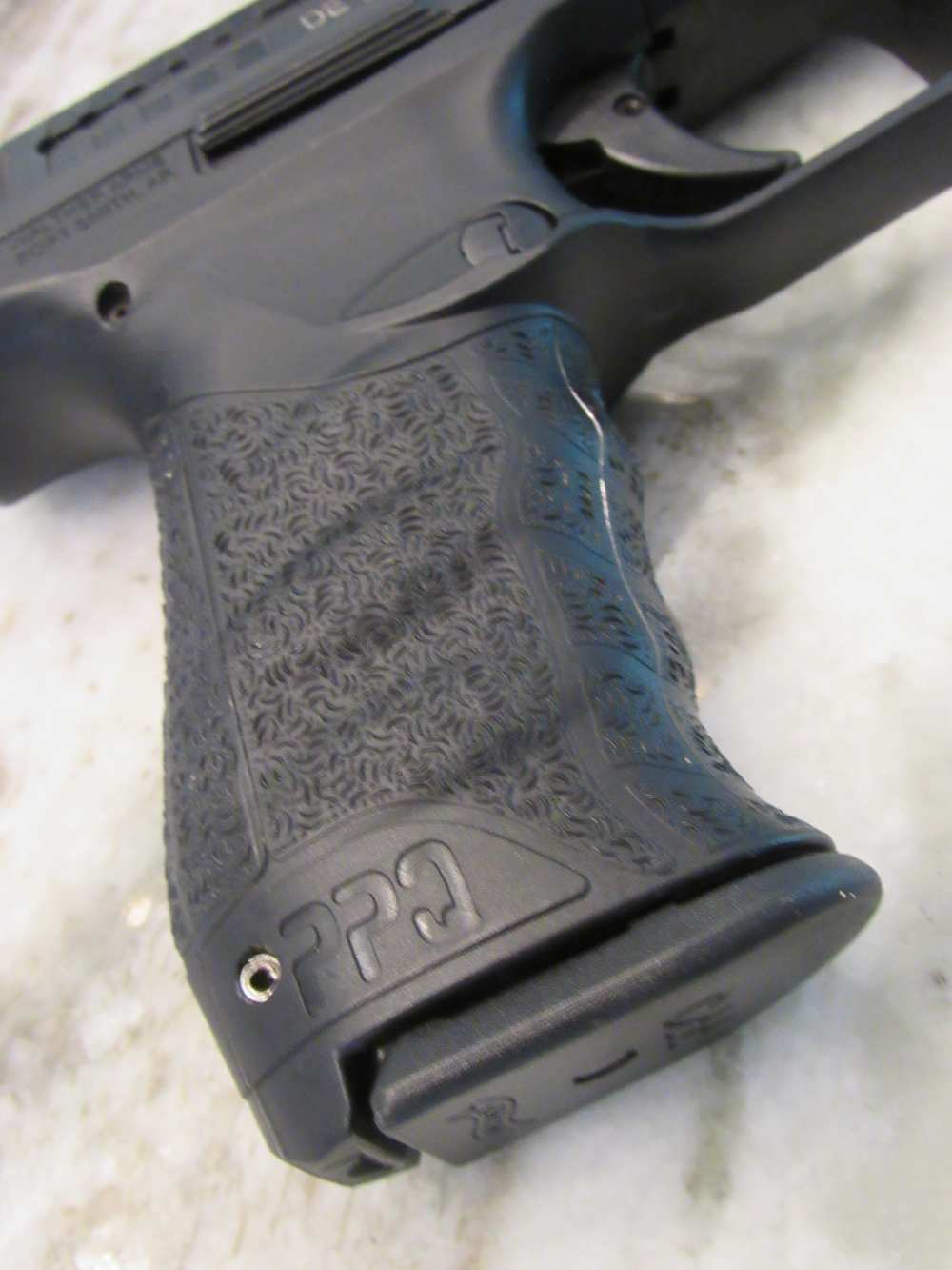 Walther Arms PPQ M2 9MM 4"Brl Night Sights w/3 Mags in Box No Reserve-img-16