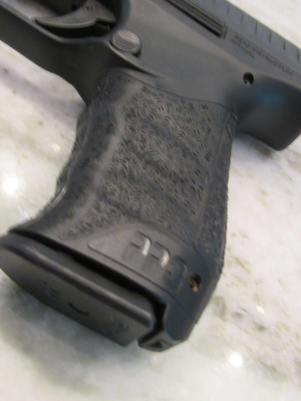 Walther Arms PPQ M2 9MM 4"Brl Night Sights w/3 Mags in Box No Reserve-img-11
