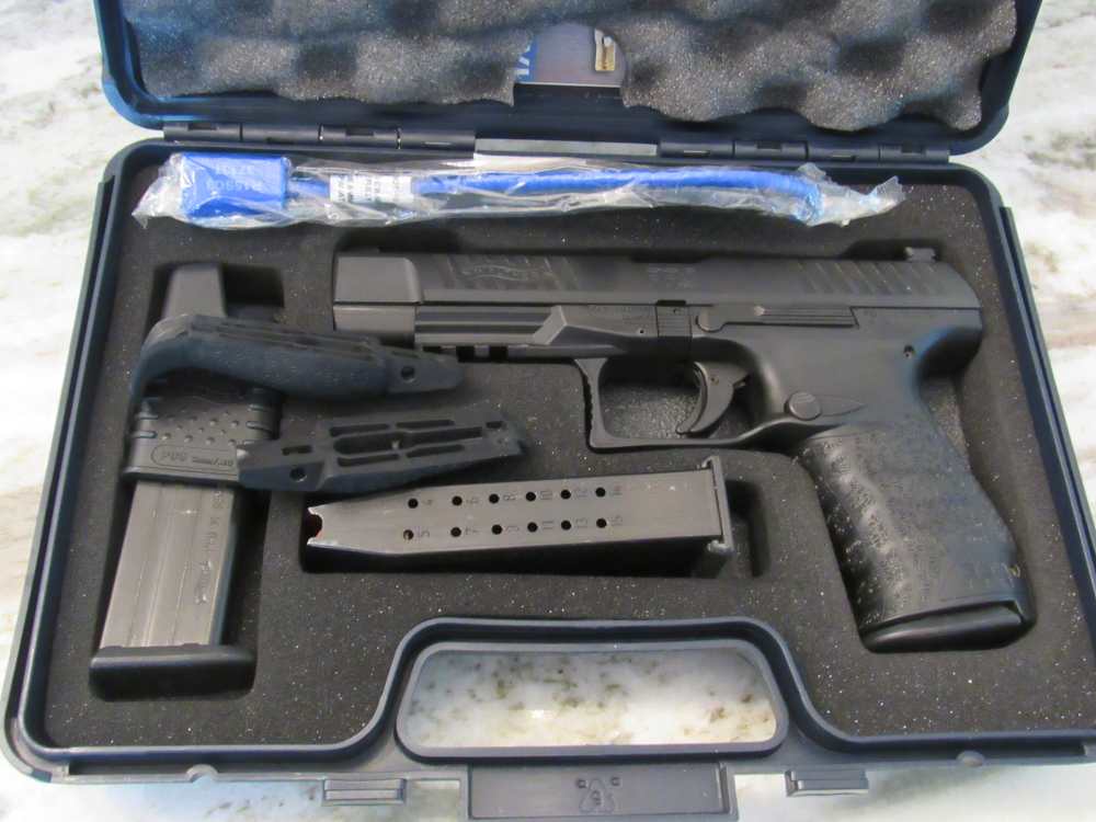 Walther Arms PPQ M2 9MM 4"Brl Night Sights w/3 Mags in Box No Reserve-img-0