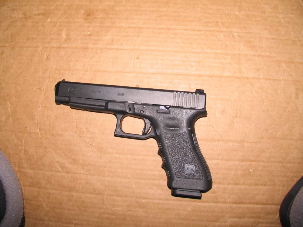 Glock 34, Gen 3 9mm Pistol 5.51 bbl, 2 Mag's, In orig. Case,Ex. Like new Co-img-2