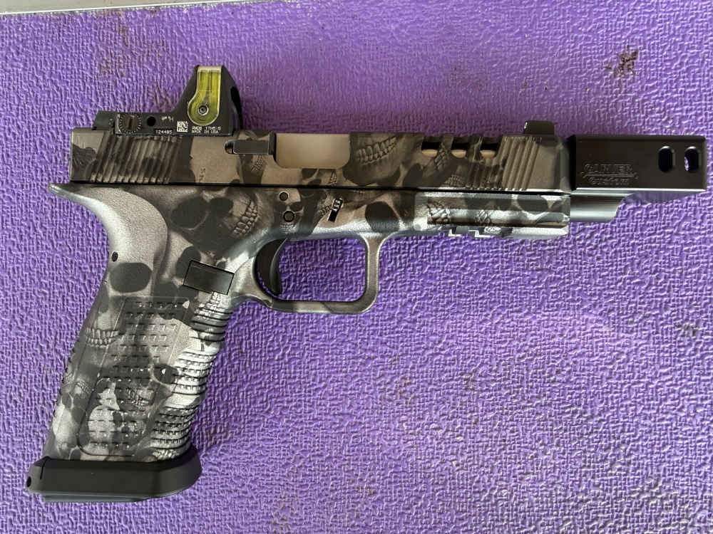 Glock 22 40S&W with modifications (never fired closet queen)-img-0