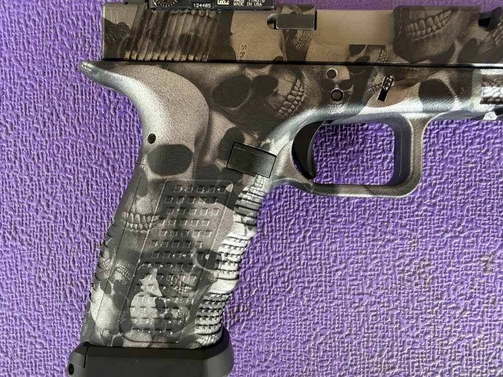 Glock 22 40S&W with modifications (never fired closet queen)-img-1
