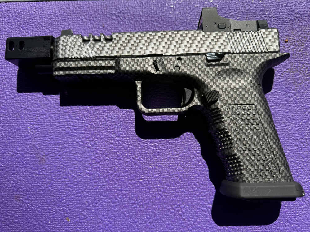 Glock 22 40S&W with modifications (never fired closet queen)-img-0