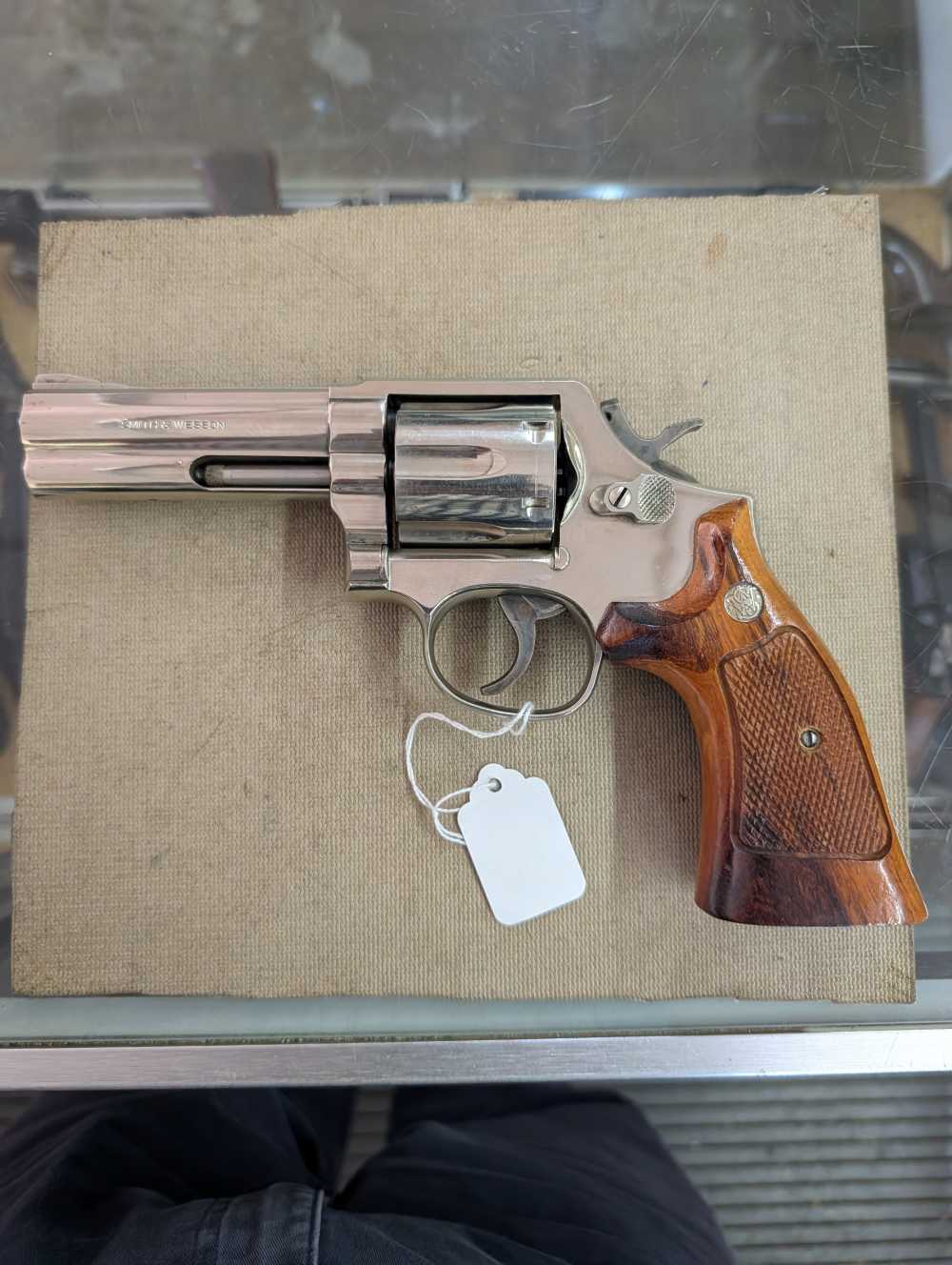 Smith & wesson 581 nickel 357 magnum revolver -img-0