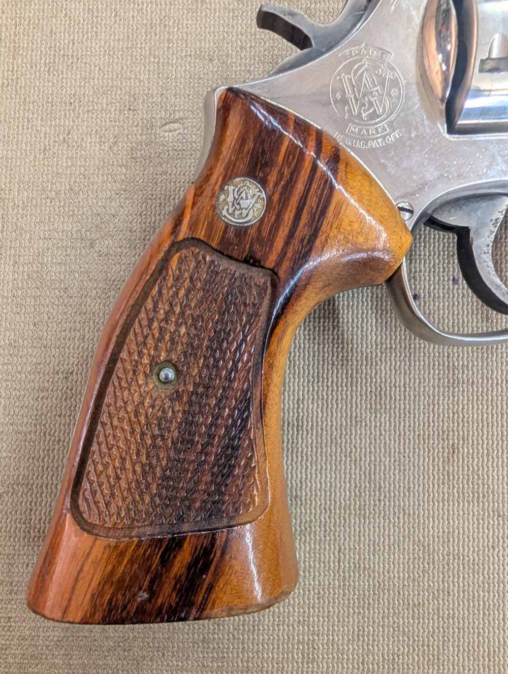 Smith & wesson 581 nickel 357 magnum revolver -img-4
