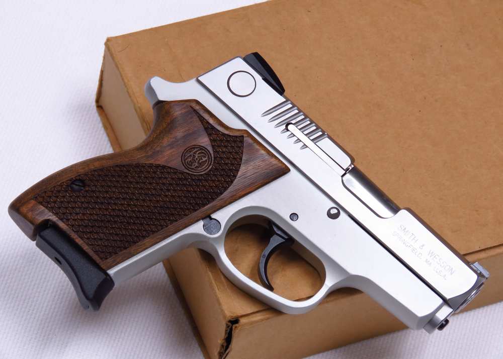 UNCOMMON & BEAUTIFUL S&W Cheifs Special CS9 9MM W/ Gorgeous Wood MINT Semi-img-3