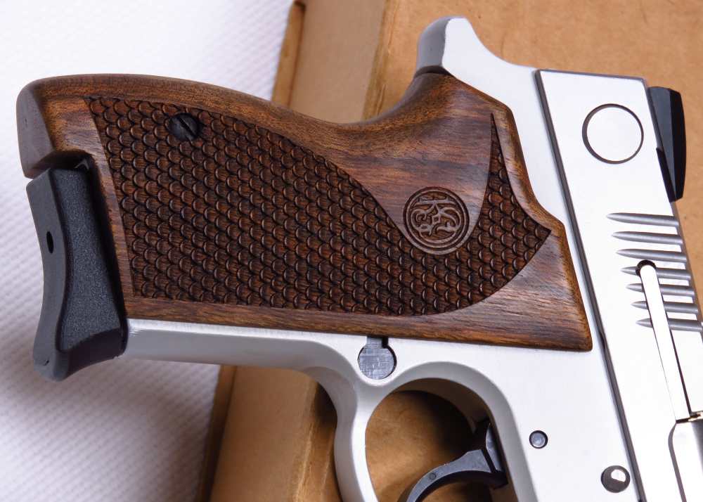 UNCOMMON & BEAUTIFUL S&W Cheifs Special CS9 9MM W/ Gorgeous Wood MINT Semi-img-5