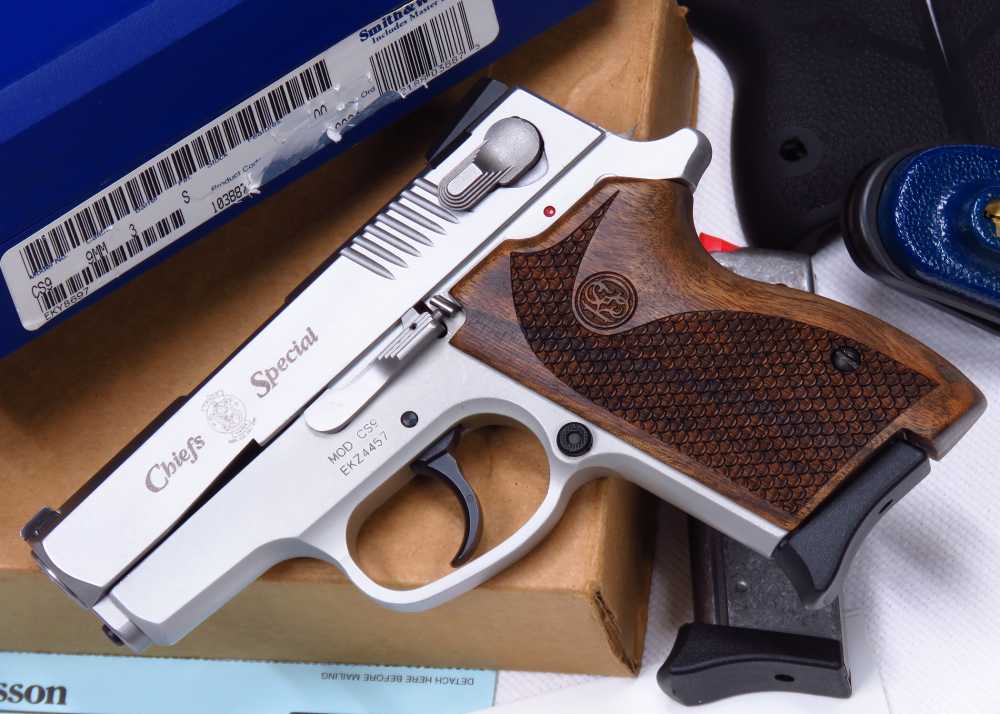 UNCOMMON & BEAUTIFUL S&W Cheifs Special CS9 9MM W/ Gorgeous Wood MINT Semi-img-0