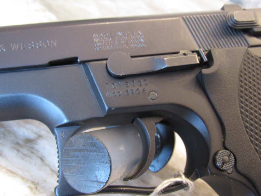 1989 Pre-Ban Smith & Wesson 6904 $.01 Start No Resv 9mm-img-3