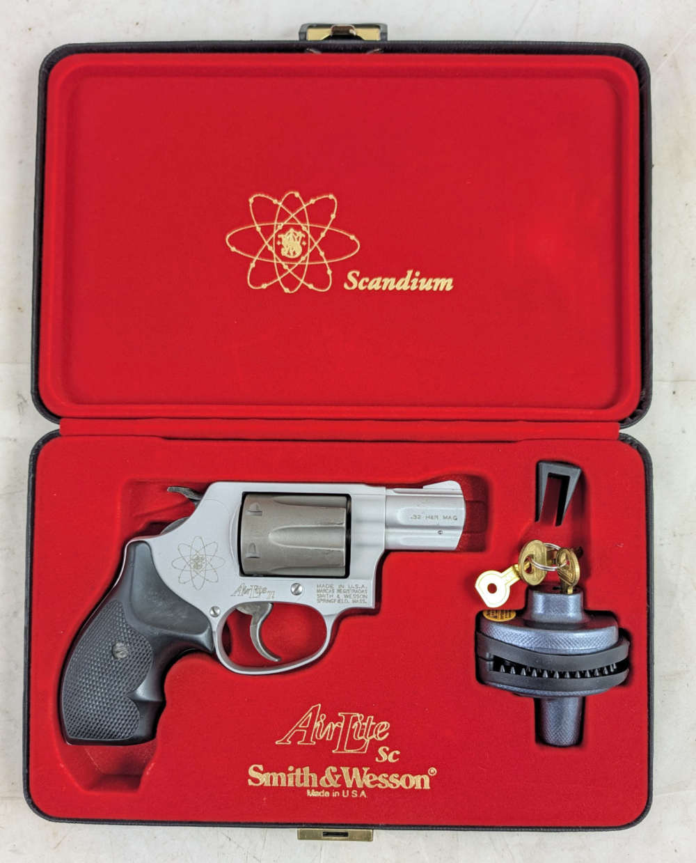 1999 Smith & Wesson 331 2" 32 H&R Mag Scandium Titanium AirLite Sc S&W-img-0