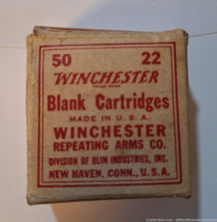 (43) rounds VINTAG BOX OF OLD WINCHESTER 22 EXTRA LOUD BLANKS-img-1