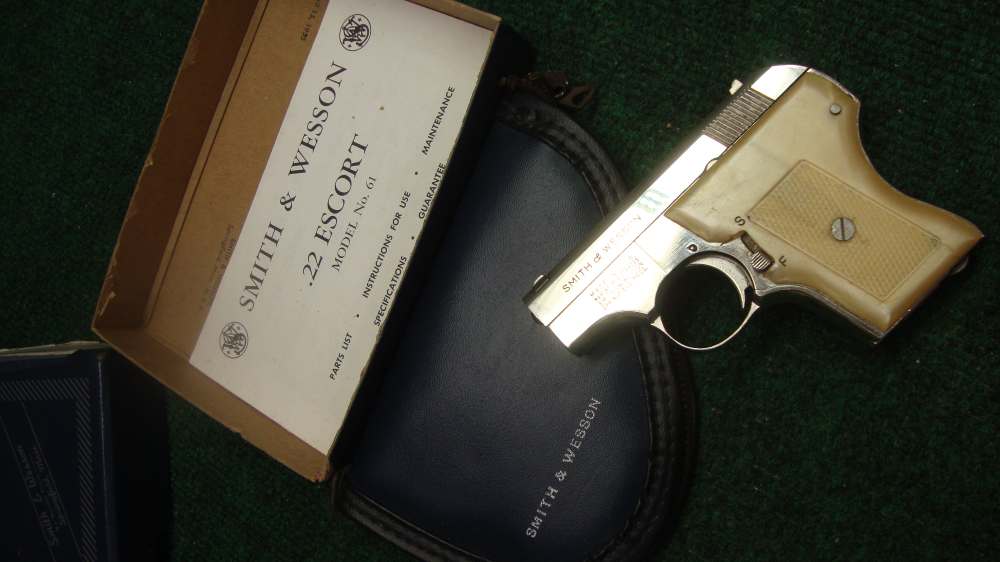 Smith & Wesson Model 61 Escort 22LR with orig box-img-14