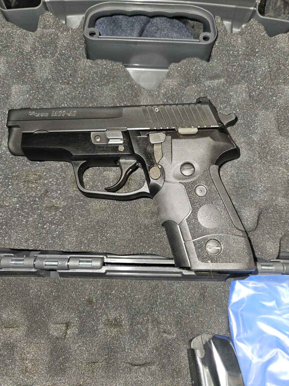 Sig Sauer P229 M11A1 9mm Laser grips Ngt Sights  5 mags P226 P228 G19 92FS-img-9