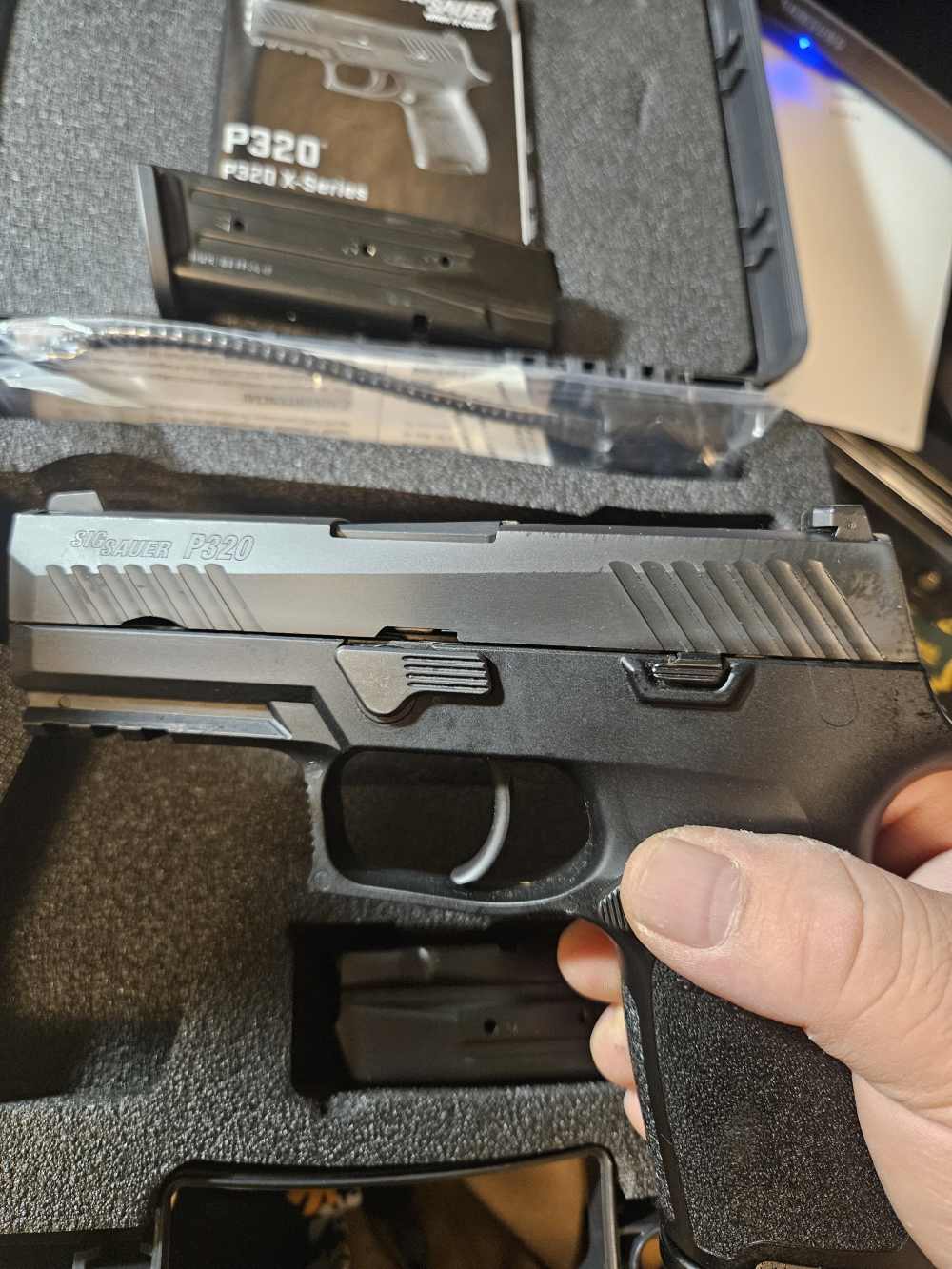 Sale Sig Sauer P320 Carry 3.9" 9MM 2-17 Round Mags Night Sights G19X G17 -img-3