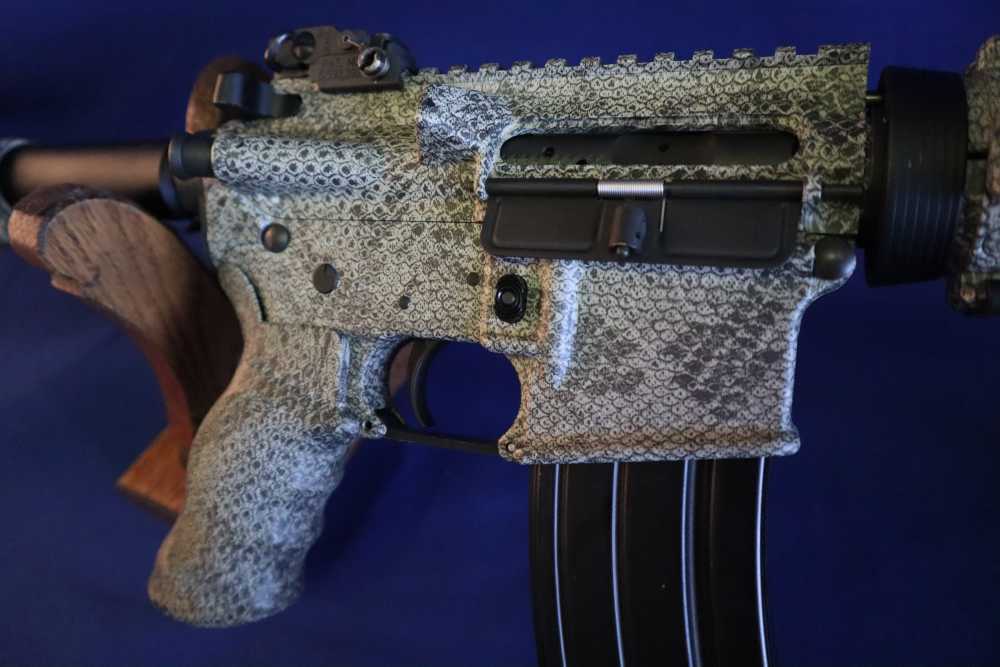 Bushmaster xm15 e2s snake skin factory finish in 98% minty condition -img-3