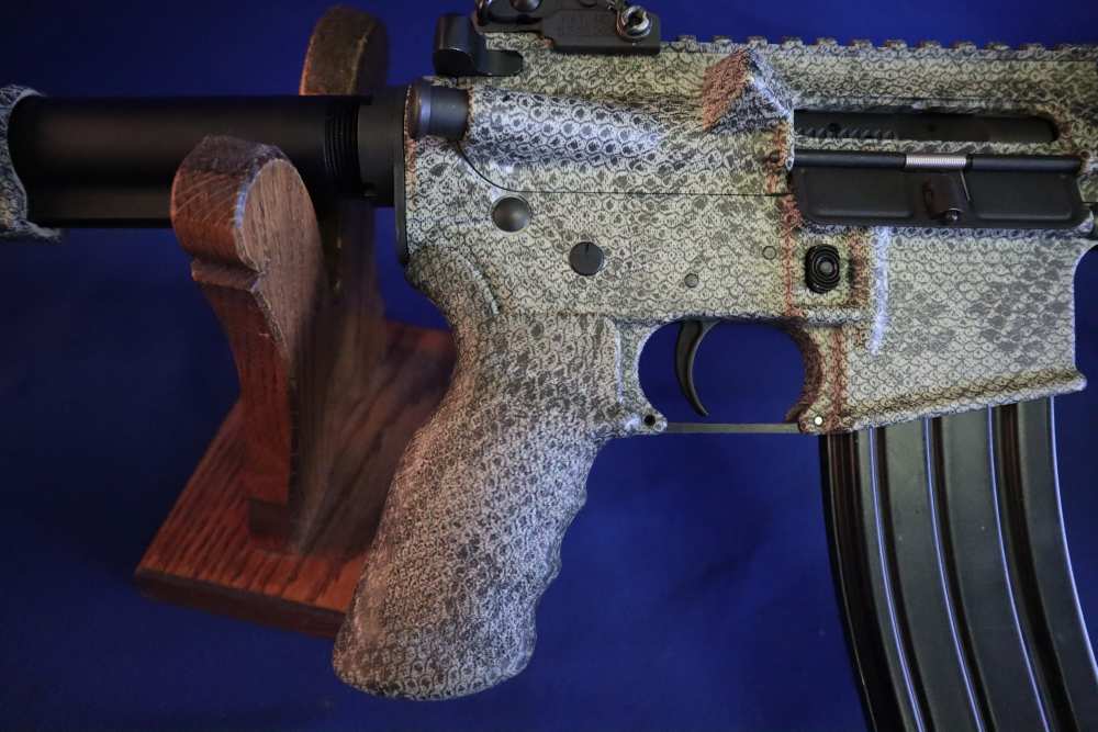 Bushmaster xm15 e2s snake skin factory finish in 98% minty condition -img-2