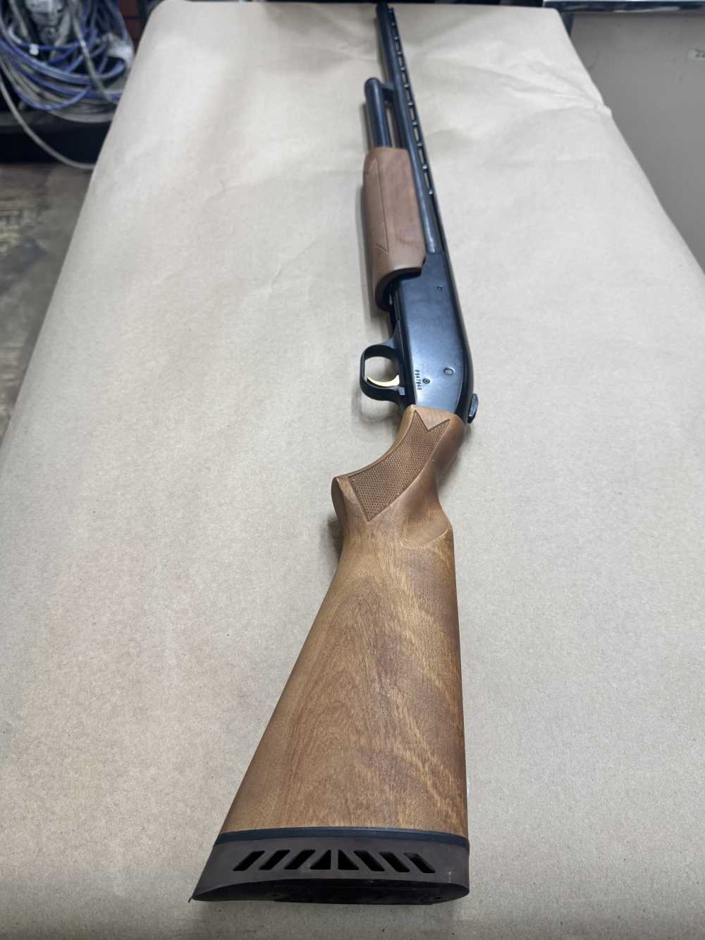 Mossberg 500C 20 ga Pump Shotgin GOLD TRIGGER 26" barrel -img-4