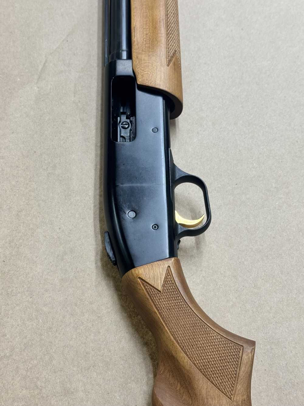 Mossberg 500C 20 ga Pump Shotgin GOLD TRIGGER 26" barrel -img-8
