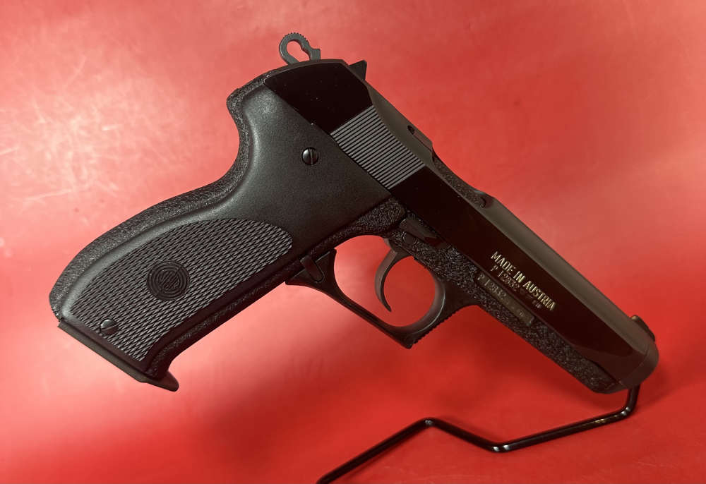 Steyr GB 9MM 5.25" 2-18 Rd Mags. Excellent Condition-img-2