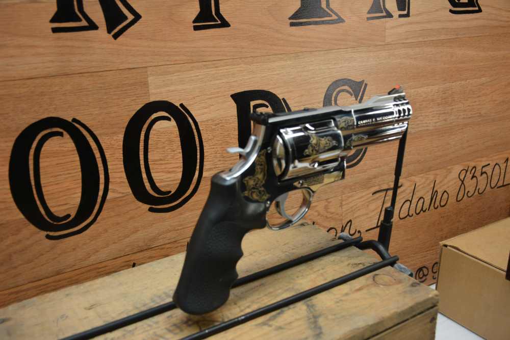 Smith & Wesson 500. 500 S&W. Custom engraved-img-1