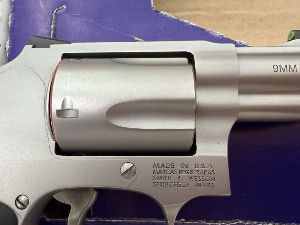 LIGHTLY USED Smith & Wesson Model 940 Concealed Carry Revolver in 9mm-img-4