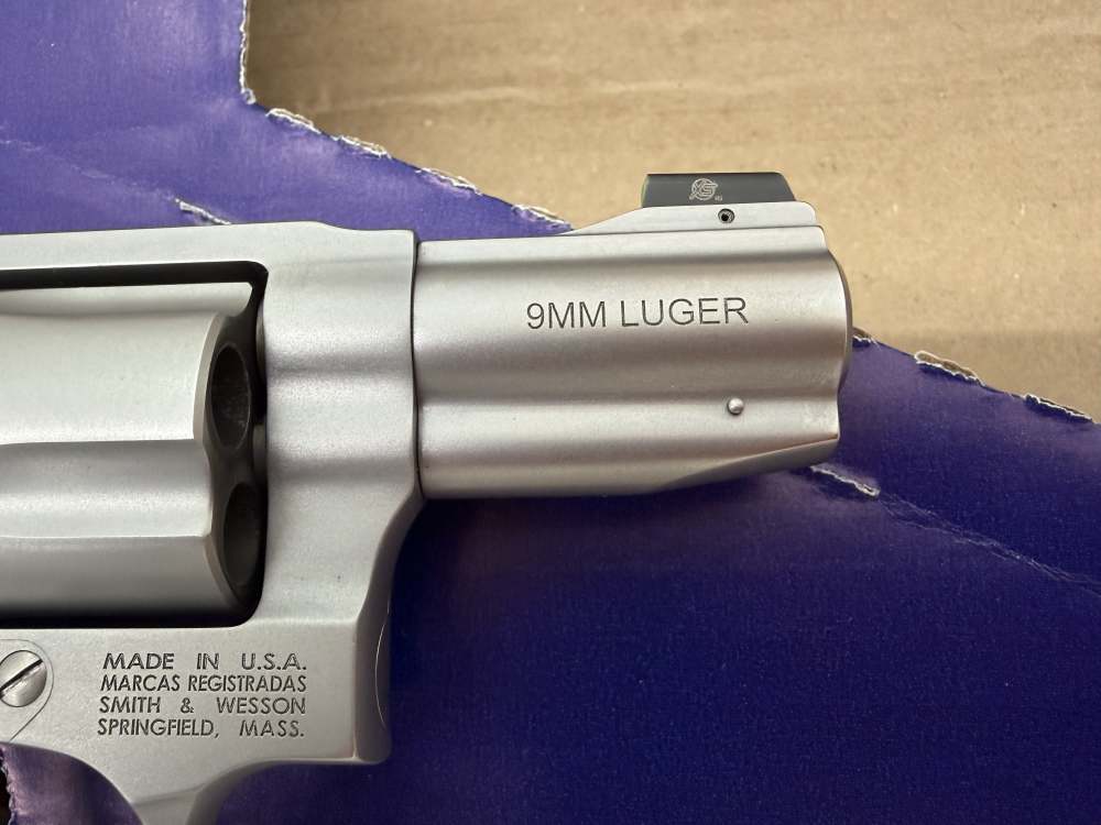 LIGHTLY USED Smith & Wesson Model 940 Concealed Carry Revolver in 9mm-img-3
