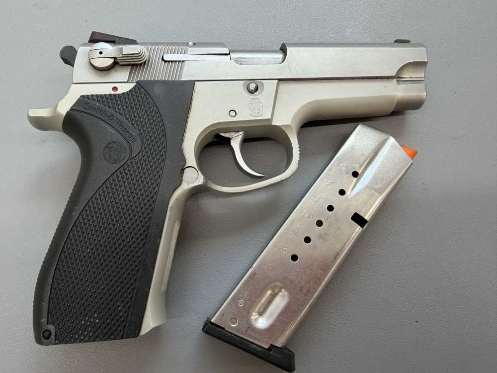 Used Smith & Wesson Model 5903 Semi-Auto Pistol in 9mm -img-1