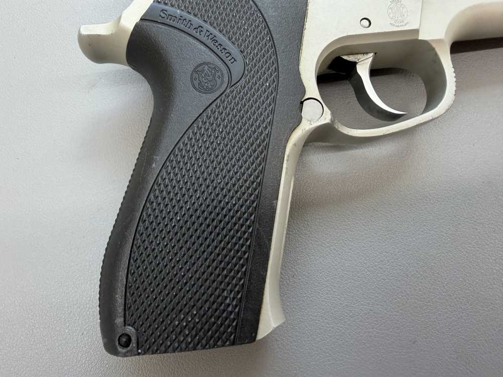 Used Smith & Wesson Model 5903 Semi-Auto Pistol in 9mm -img-5