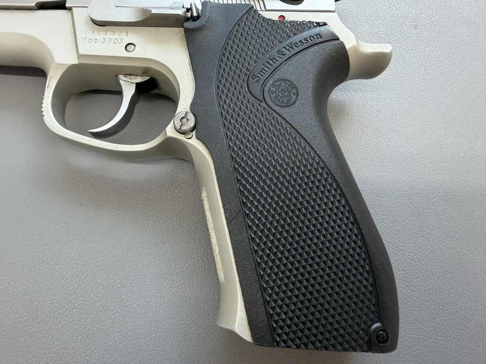 Used Smith & Wesson Model 5903 Semi-Auto Pistol in 9mm -img-9