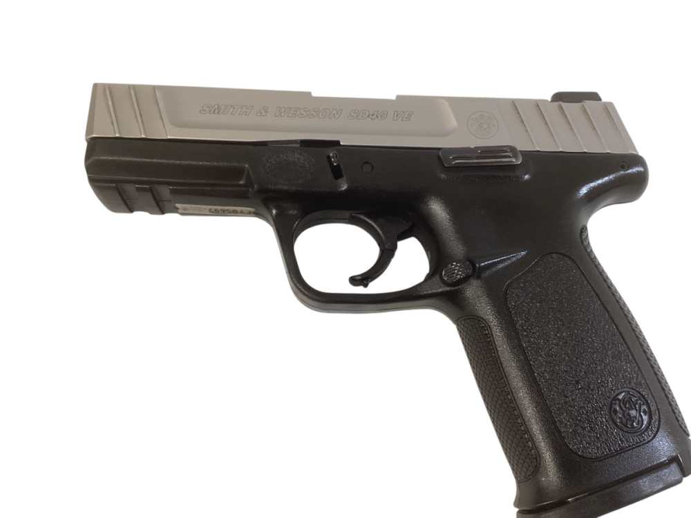Smith and Wesson SD40VE Semi-Auto Pistol: 40SW, 13rds., 4" Barrel: GOOD!-img-1