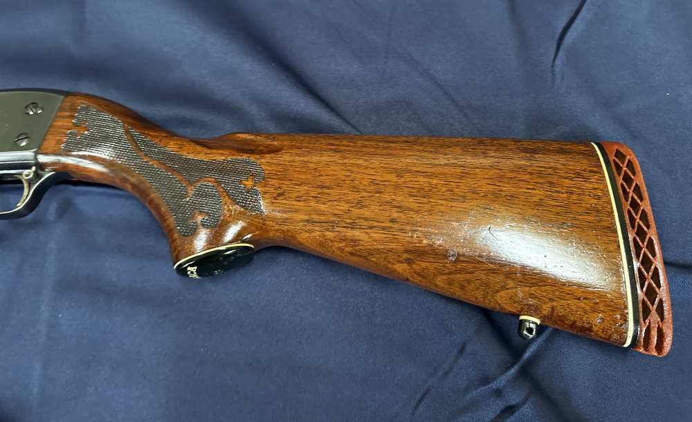 1969 Ithaca Model 37 Featherlight 12-gauge pump action shotgun-img-8