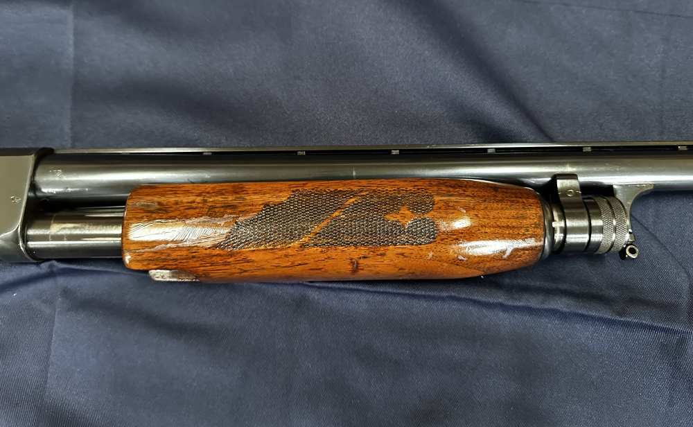 1969 Ithaca Model 37 Featherlight 12-gauge pump action shotgun-img-3