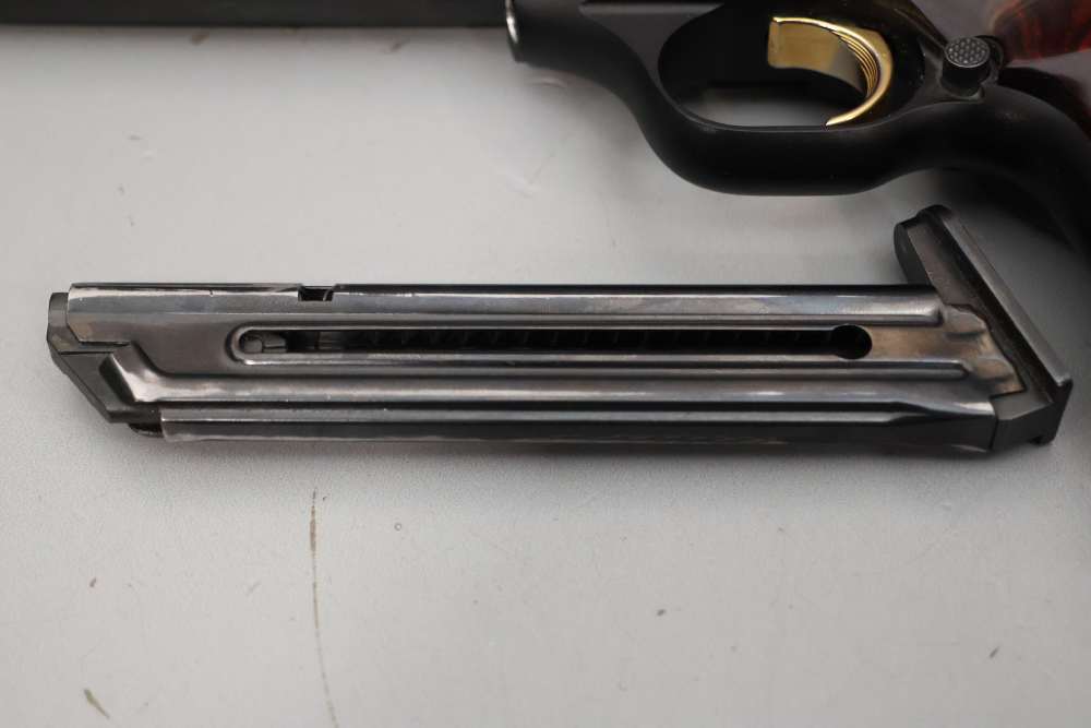 Browning Buck Mark Pistol .22LR 5.75" w/ Case - 10rds - -img-39