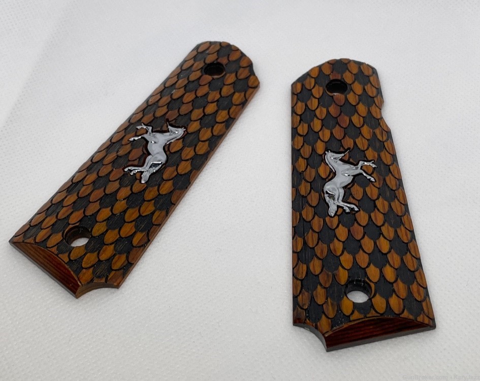 COLT 1911 WOOD BLACK/TAN WITH SILVER COLT-img-1