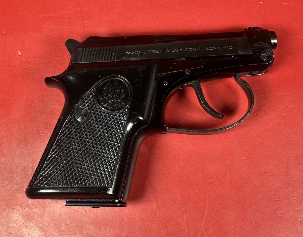 Beretta Model 20 25ACP Tip Up Barrel. 2 mags. Holster. Excellent condition.-img-13