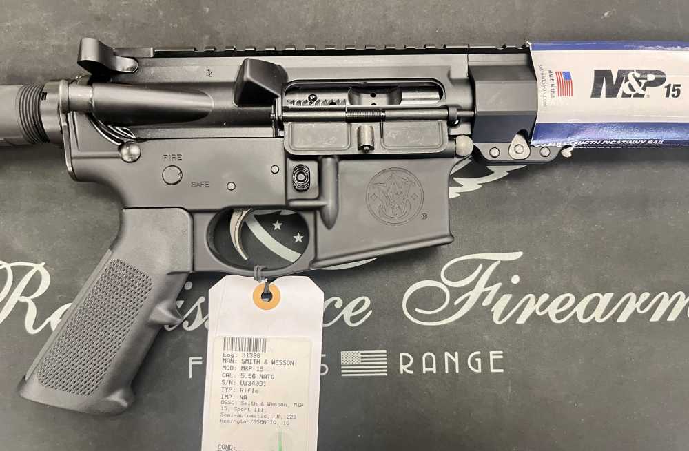 SMITH & WESSON M&P15 AR STYLE SEMIAUTO RIFLE in 5.56NATO-img-3