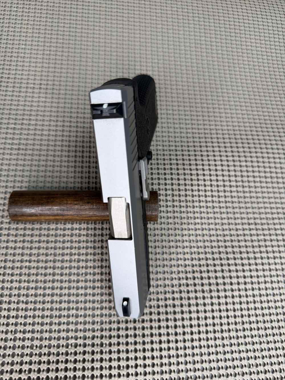 Kahr Arms  CT380 with one six round magazine.-img-2
