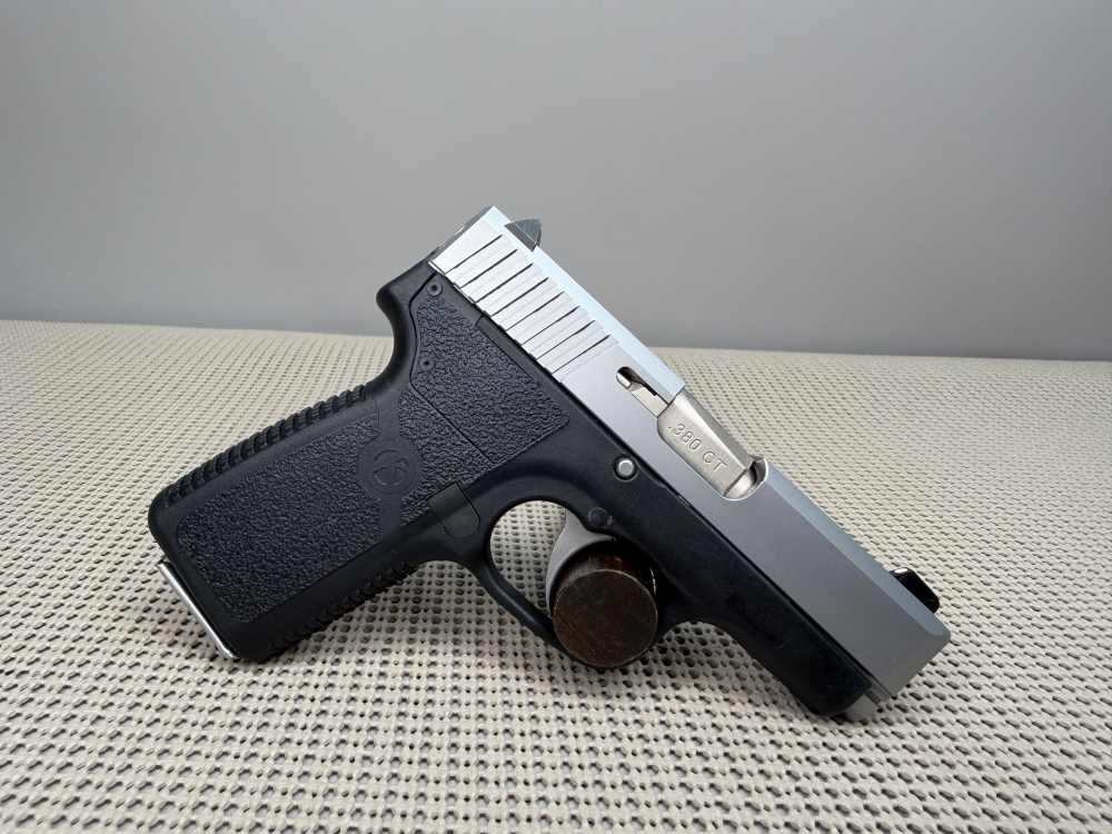 Kahr Arms  CT380 with one six round magazine.-img-3